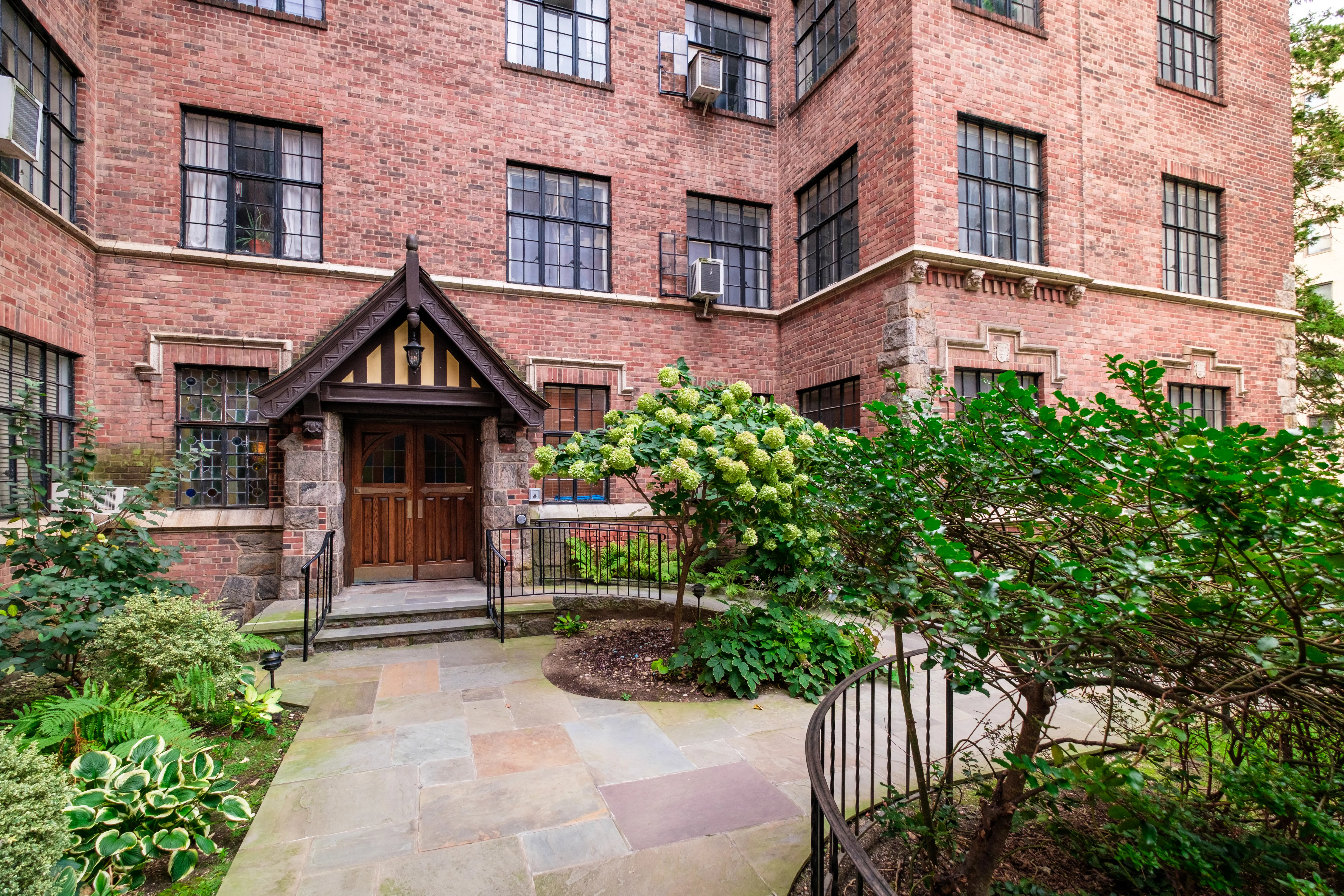View of the Broadpark Lodge Courtyard